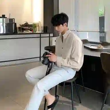 我是大卫 气质柔软亲肤透气轻商务通勤纯色尖领长袖衬衫 男女同款