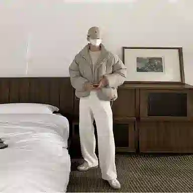 Wo Shi Da Wei Short Puffer Jacket Light Khaki