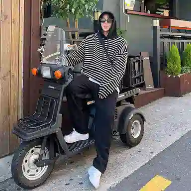 我是大卫 撞色横条条纹拼接慵懒风潮流连帽宽松针织衫 男女同款 黑色