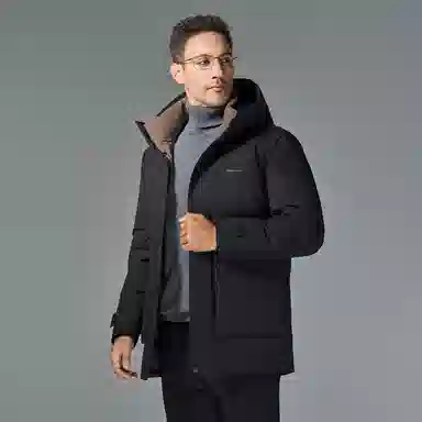 鸭鸭 山系户外加厚保暖多口袋工装风鹅绒休闲连帽套头羽绒服 男款 黑色