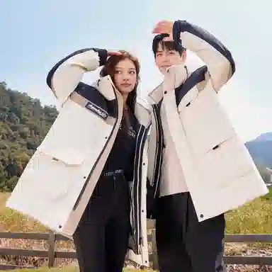 鸭鸭 山系户外风工装多口袋插色拼接立体滴塑休闲宽松连帽套头羽绒服 男女同款