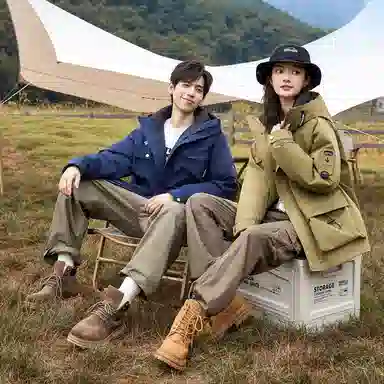 鸭鸭 山系字母印花立体多口袋设计连帽保暖羽绒服 男女同款