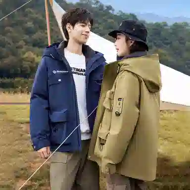 鸭鸭 山系字母印花立体多口袋设计连帽保暖羽绒服 男女同款