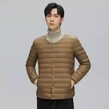 鸭鸭 轻薄便携纯色基础款休闲宽松单排扣圆领保暖羽绒服 男款
