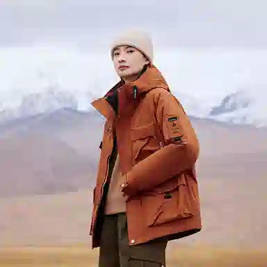 鸭鸭 山系字母印花立体多口袋设计连帽保暖羽绒服 男女同款