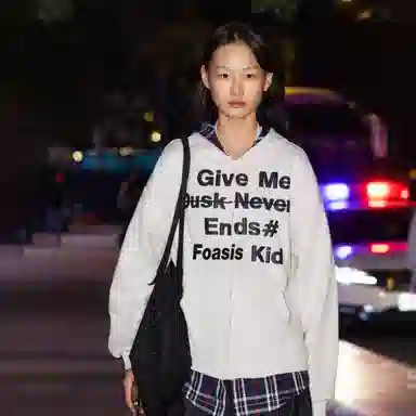 桴生 美式复古假两件格子拼接字母印花连帽加绒加厚卫衣 女款