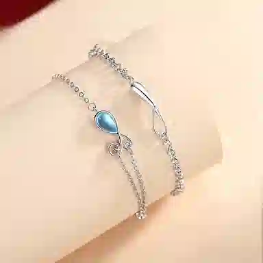 925