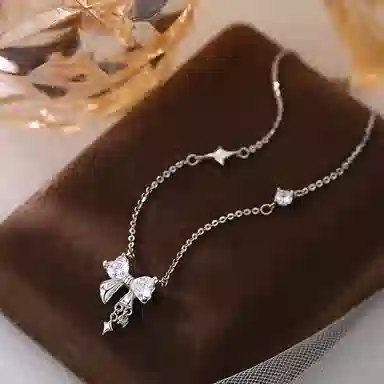 万娜 闪耀蝴蝶结 星星吊坠 新中式轻奢 简约时尚 合金 项链 女款