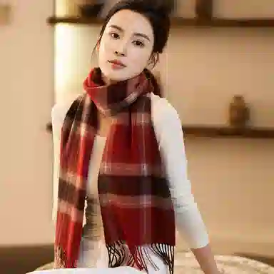 桉彩饰 百搭柔软流苏舒适保暖高雅格纹红色舒适静谧之花 绒线围巾 男女同款情侣款