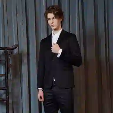 ANDREW MACKENZIE FW23