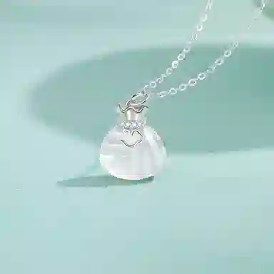 925