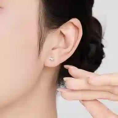 老凤祥 【足银】浪漫甜美可爱花朵森系小清新养耳洞睡觉免摘 小众设计日常通勤百搭温柔显气质闺蜜女友精美礼盒#好运 足银 耳钉 女款