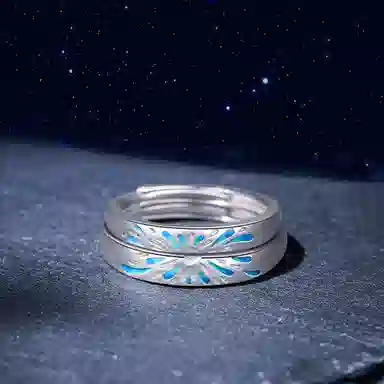 925