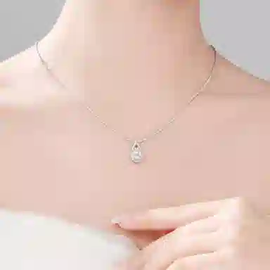 925