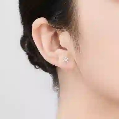 老凤祥 【足银】浪漫甜美可爱花朵森系小清新养耳洞睡觉免摘 小众设计日常通勤百搭温柔显气质闺蜜女友精美礼盒#好运 足银 耳钉 女款