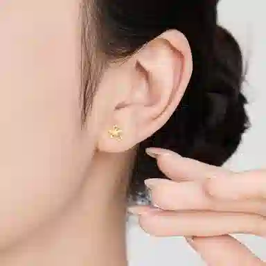 老凤祥 【足银】浪漫甜美可爱花朵森系小清新养耳洞睡觉免摘 小众设计日常通勤百搭温柔显气质闺蜜女友精美礼盒#好运 足银 耳钉 女款