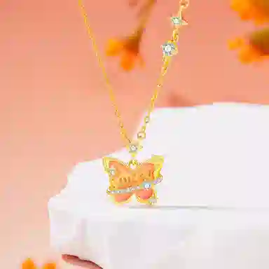 925