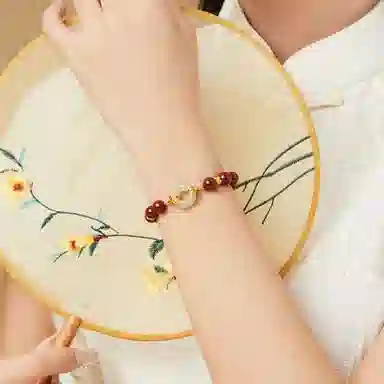 925