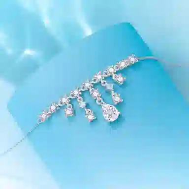925