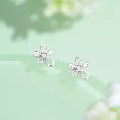 老凤祥 【足银】浪漫甜美可爱花朵森系小清新养耳洞睡觉免摘 小众设计日常通勤百搭温柔显气质闺蜜女友精美礼盒#好运 足银 耳钉 女款