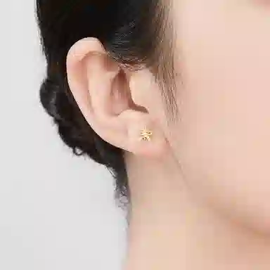 老凤祥 【足银】浪漫甜美可爱花朵森系小清新养耳洞睡觉免摘 小众设计日常通勤百搭温柔显气质闺蜜女友精美礼盒#好运 足银 耳钉 女款