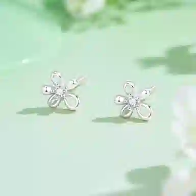 老凤祥 【足银】浪漫甜美可爱花朵森系小清新养耳洞睡觉免摘 小众设计日常通勤百搭温柔显气质闺蜜女友精美礼盒#好运 足银 耳钉 女款