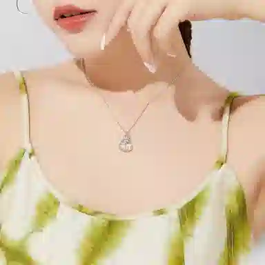 925