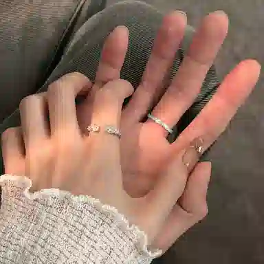 925