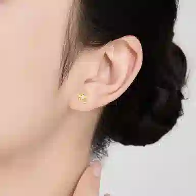 老凤祥 【足银】浪漫甜美可爱花朵森系小清新养耳洞睡觉免摘 小众设计日常通勤百搭温柔显气质闺蜜女友精美礼盒#好运 足银 耳钉 女款