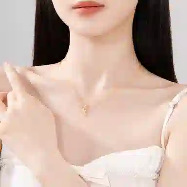 925
