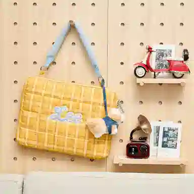 Lee Quilted Shoulder Bag