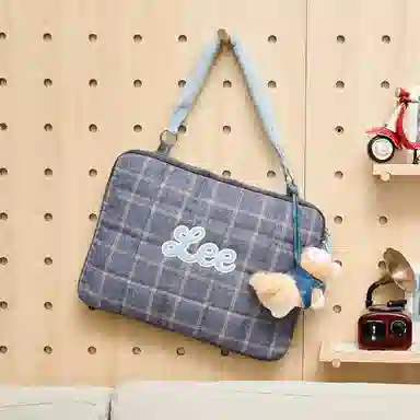 Lee Quilted Shoulder Bag