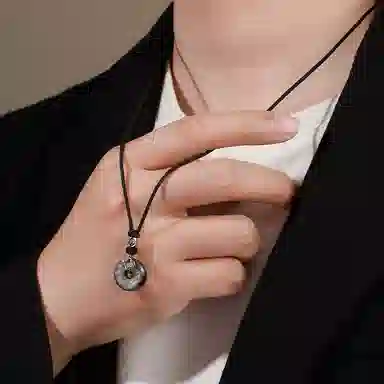 925
