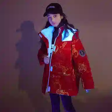 鸭鸭 童装 纯色反光宇航员连帽中长款羽绒服 儿童款