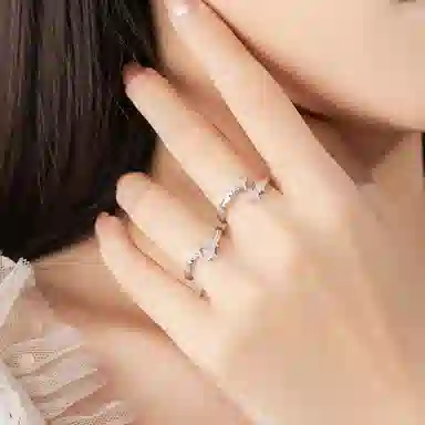 S925