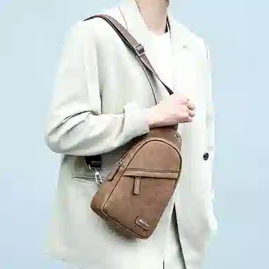 马莎兰缇 休闲复古日常通勤大容量多功能 防泼水面料 单肩斜挎胸包 男款 咖啡色