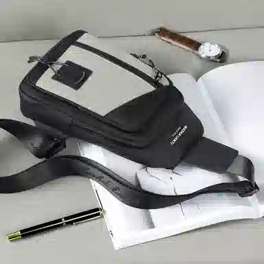 马莎兰缇 休闲简约时尚小众设计运动骑行风轻便时尚潮流通勤多功能背包 合成革 胸包 男款 黑配灰