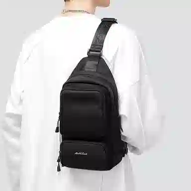 马莎兰缇 小众休闲简约纯色户外出行通勤大容量防泼水潮流 牛津纺 单肩斜挎胸包 男款 烟灰色/黑色