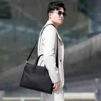 马莎兰缇 高级感商务通勤潮流大容量 牛皮 电脑包公文包单肩斜挎手提包 常规 男款 黑色