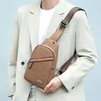 马莎兰缇 休闲复古日常通勤大容量多功能 防泼水面料 单肩斜挎胸包 男款 咖啡色