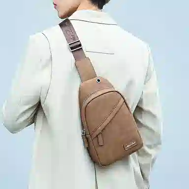 马莎兰缇 休闲复古日常通勤大容量多功能 防泼水面料 单肩斜挎胸包 男款 咖啡色