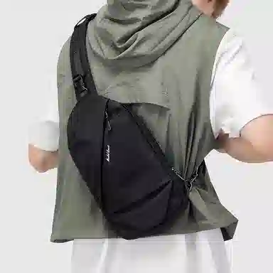 马莎兰缇 纯色防水运动大容量运动休闲斜挎版户外 尼龙布 单肩包胸包旅行包 常规 男款 黑色