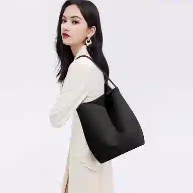 VANDEE Bucket Bag
