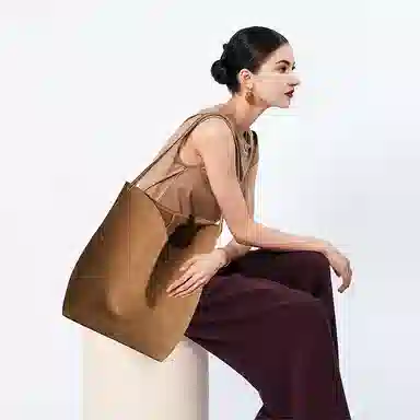 VANDEE Bucket Bag