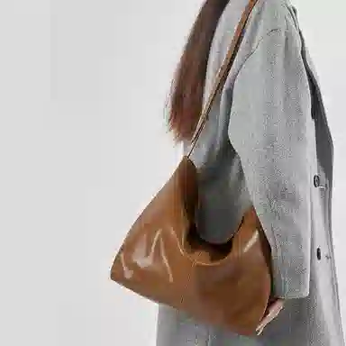 VANDEE Shoulder Bag