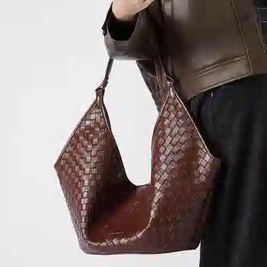 VANDEE Quilted Leather Shoulder Bag