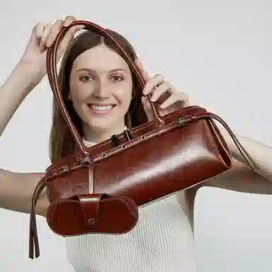 VANDEE Retro Shoulder Bag