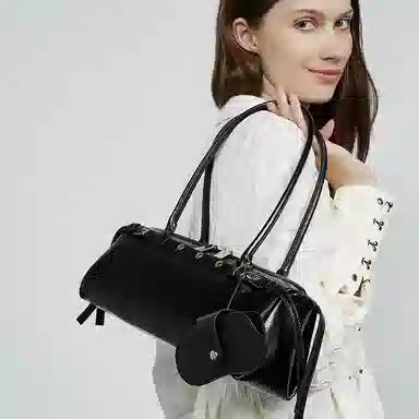 VANDEE Retro Shoulder Bag