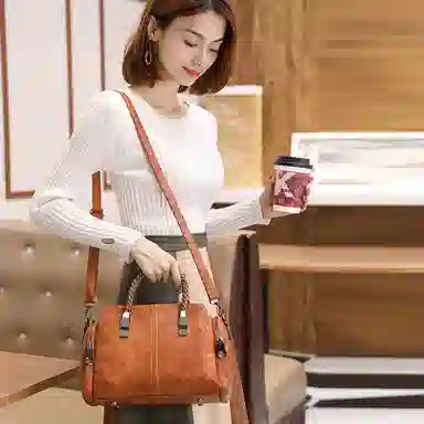 Vandee Boston Bag Brown