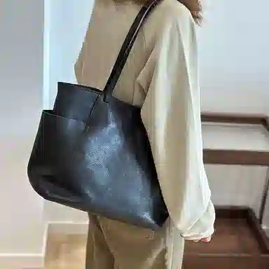 Vandee Tote Bag